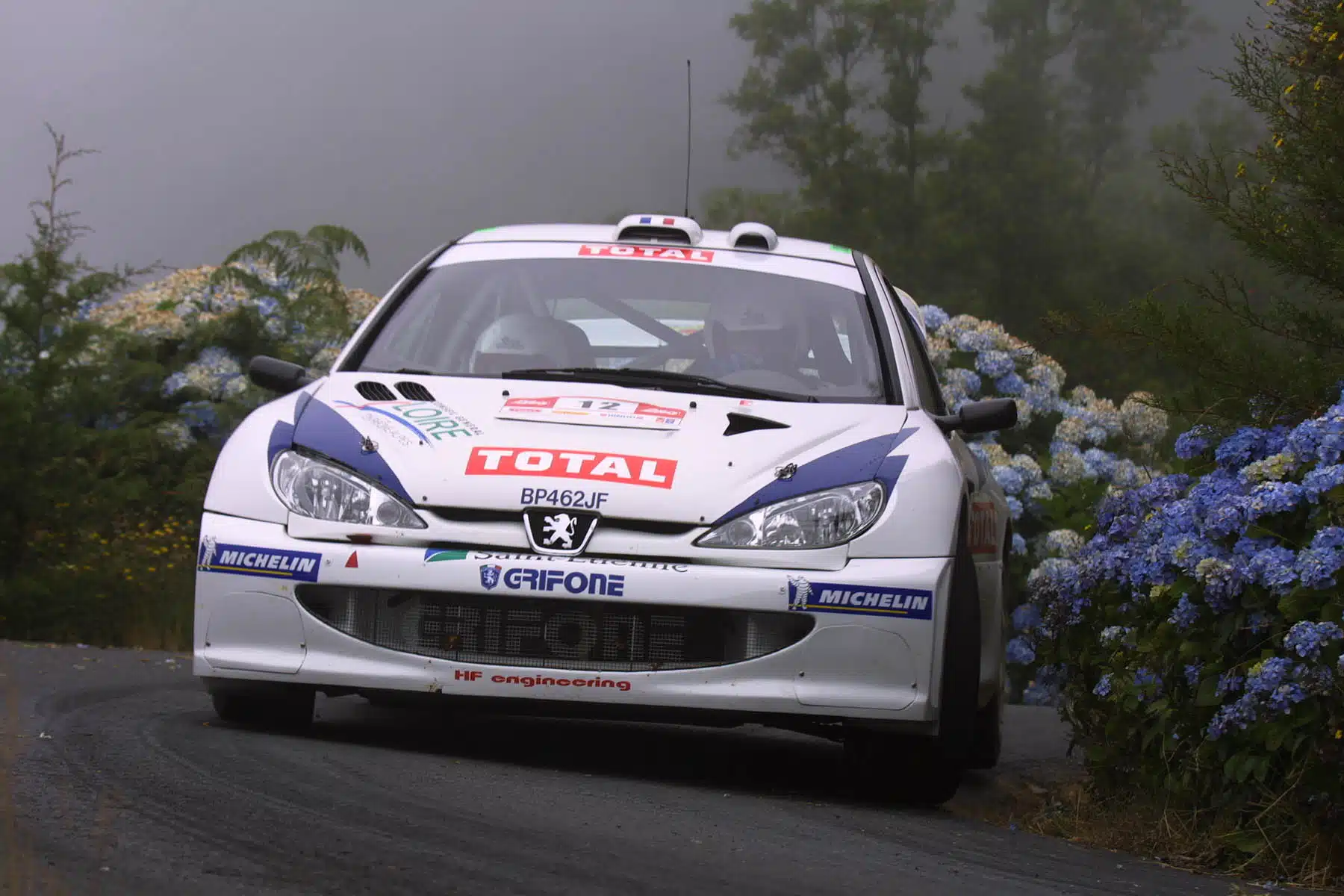 Lire la suite à propos de l’article Cédric Robert direction Madère en 206 WRC…