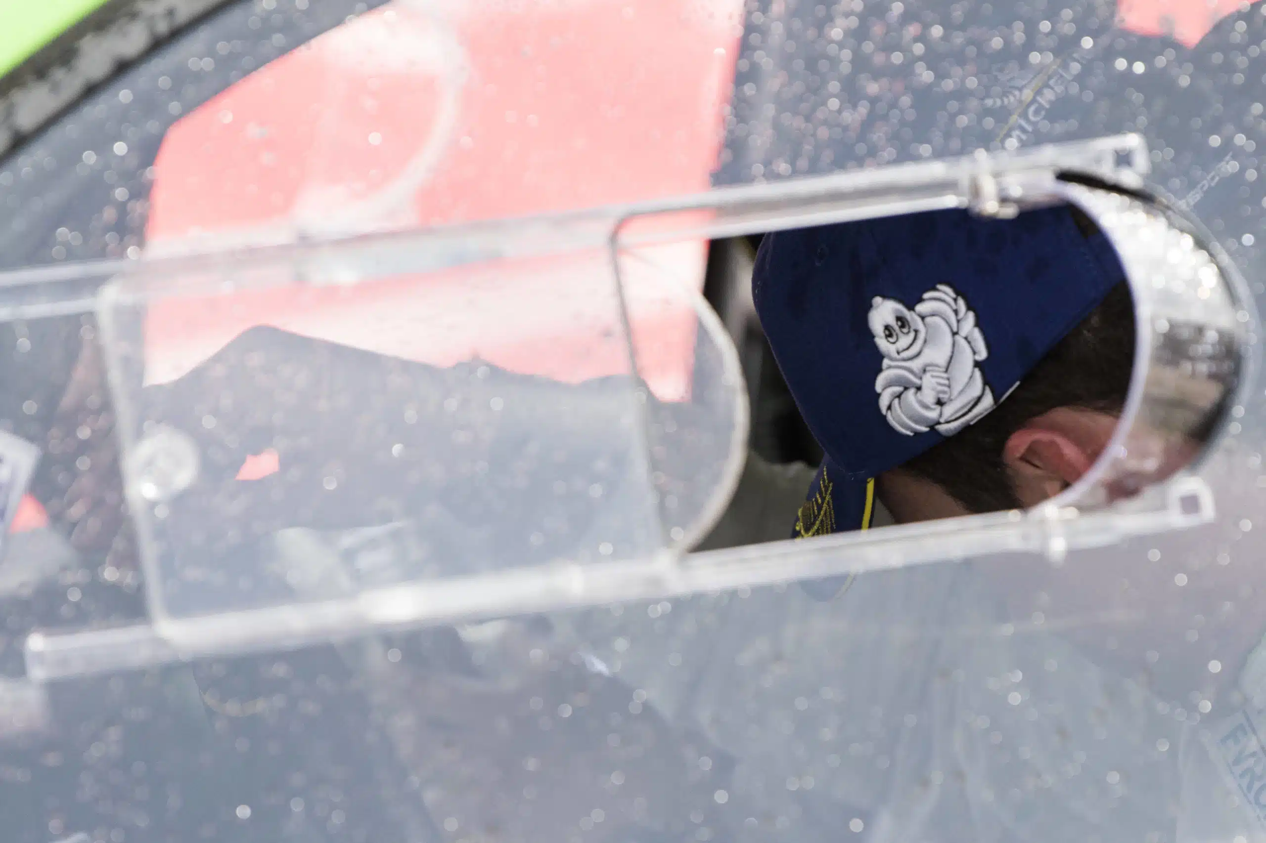 Lire la suite à propos de l’article Pirelli remplacera Michelin dès 2021…