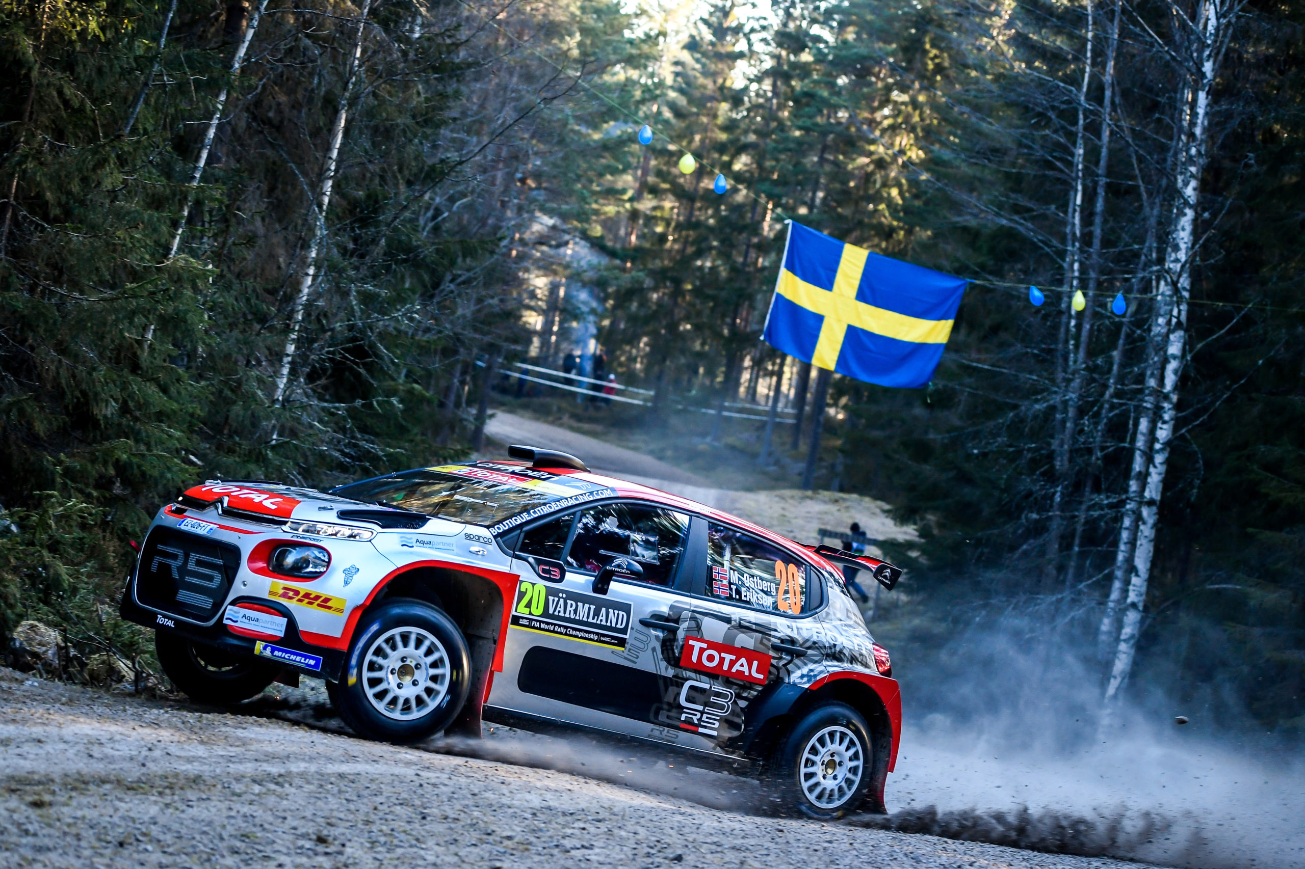 You are currently viewing Mads Østberg offre une seconde victoire en WRC2 à la C3R5