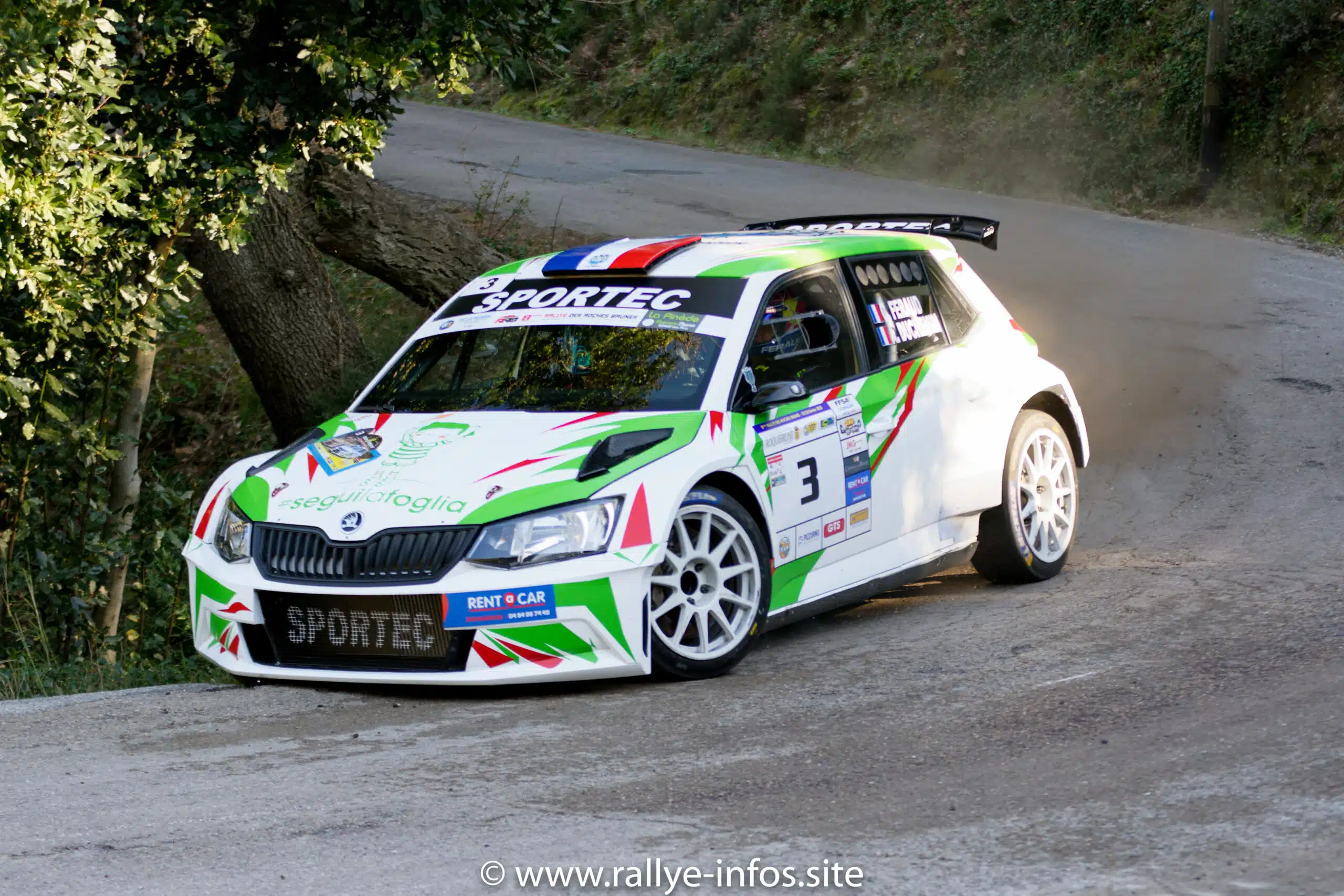 Lire la suite à propos de l’article Rallye des Roches Brunes ES1 : Les Photos