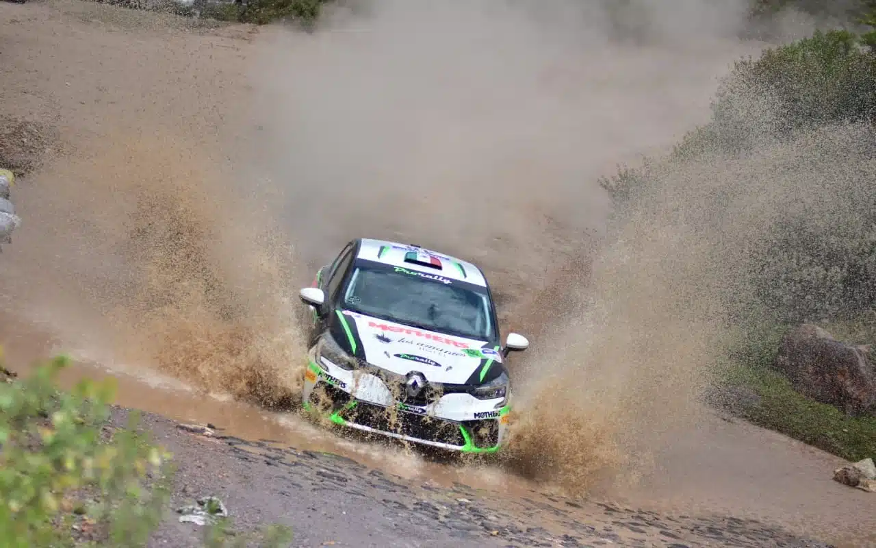 Lire la suite à propos de l’article Baptême du feu réussi pour Nouvelle Clio Rally