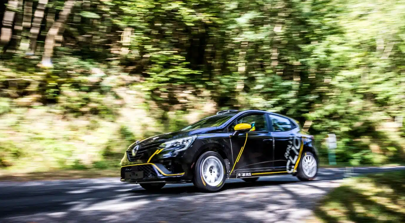 You are currently viewing Le Clio Trophy France fait le plein avec 31 équipages au départ…