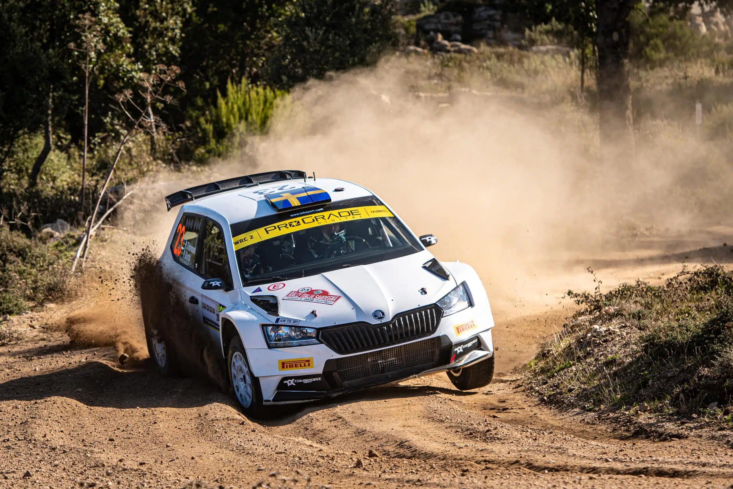 Lire la suite à propos de l’article Rally Italia Sardegna: Pontus Tidemand remporte le WRC2