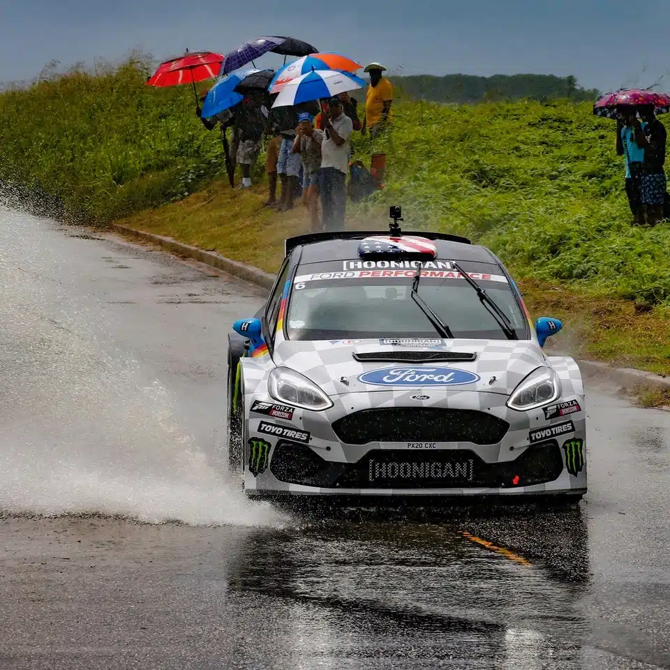 You are currently viewing Première course et première victoire pour Ken Block avec la Fiesta Rally 2