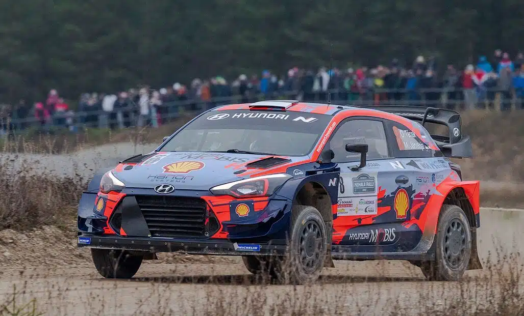 Lire la suite à propos de l’article Ott Tänak a testé un nouvel ensemble aérodynamique au Kehala Ralli…