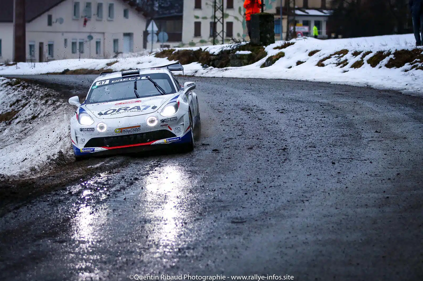 You are currently viewing Rallye Monté Carlo : ES4 : Les  Yaris confirment !