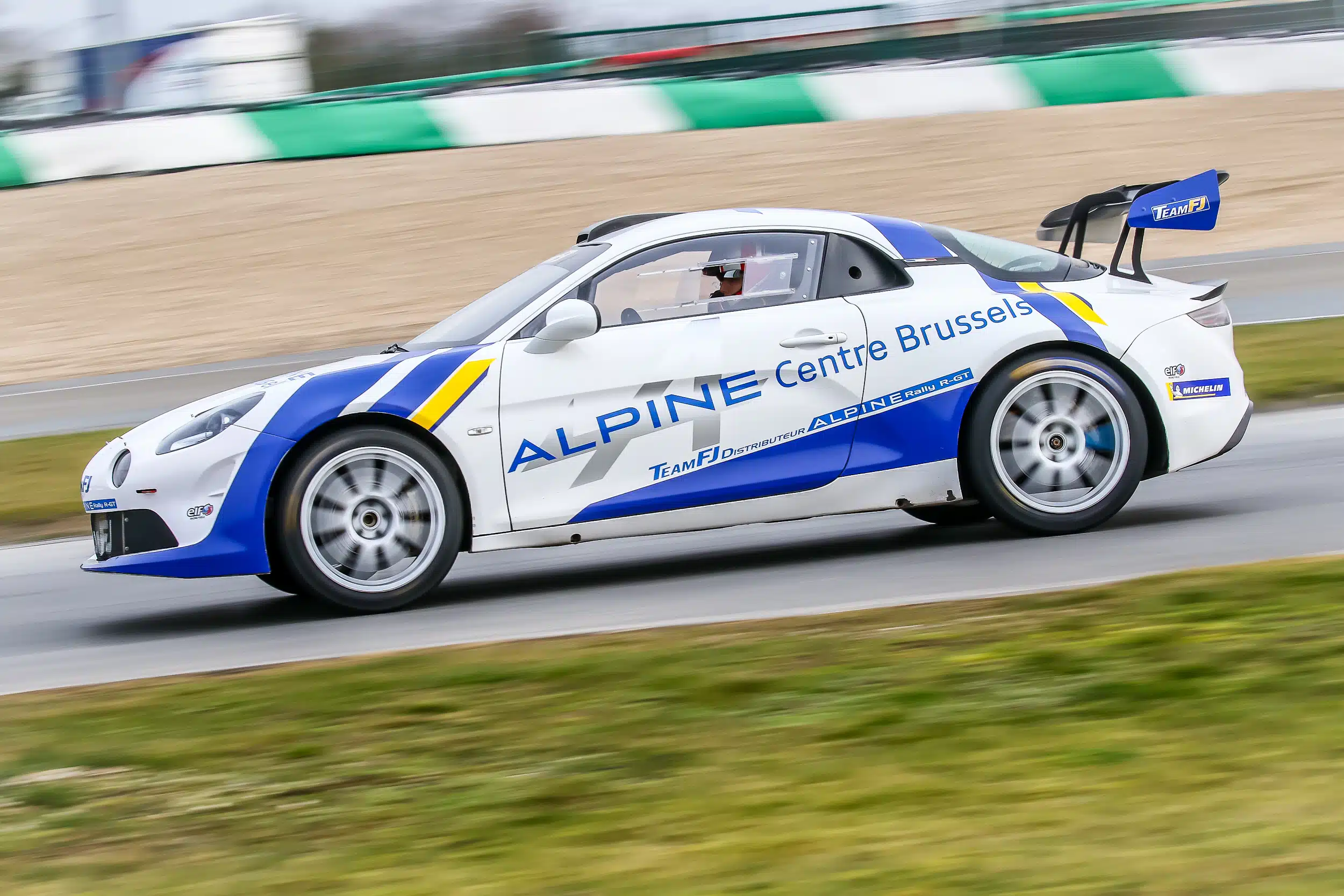 You are currently viewing Les pilotes belges ont découvert l&rsquo;Alpine chez le Team Fj !