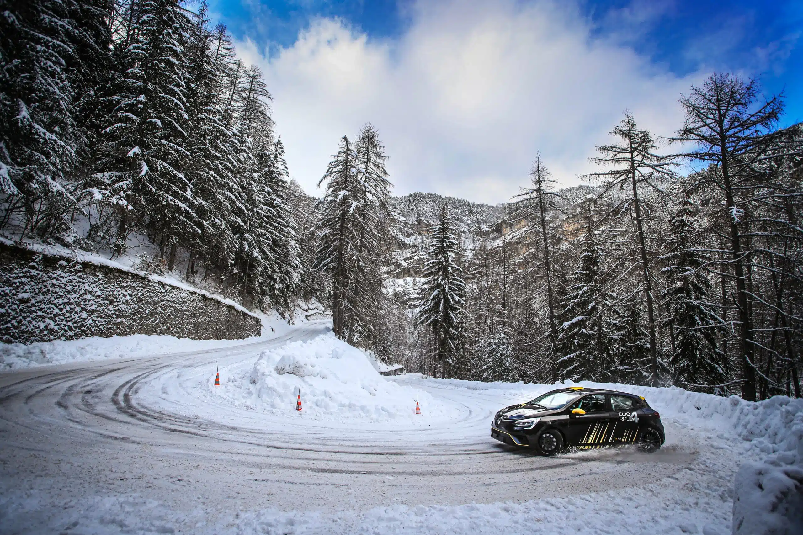 Lire la suite à propos de l’article La Clio Rally 4 est homologuée !