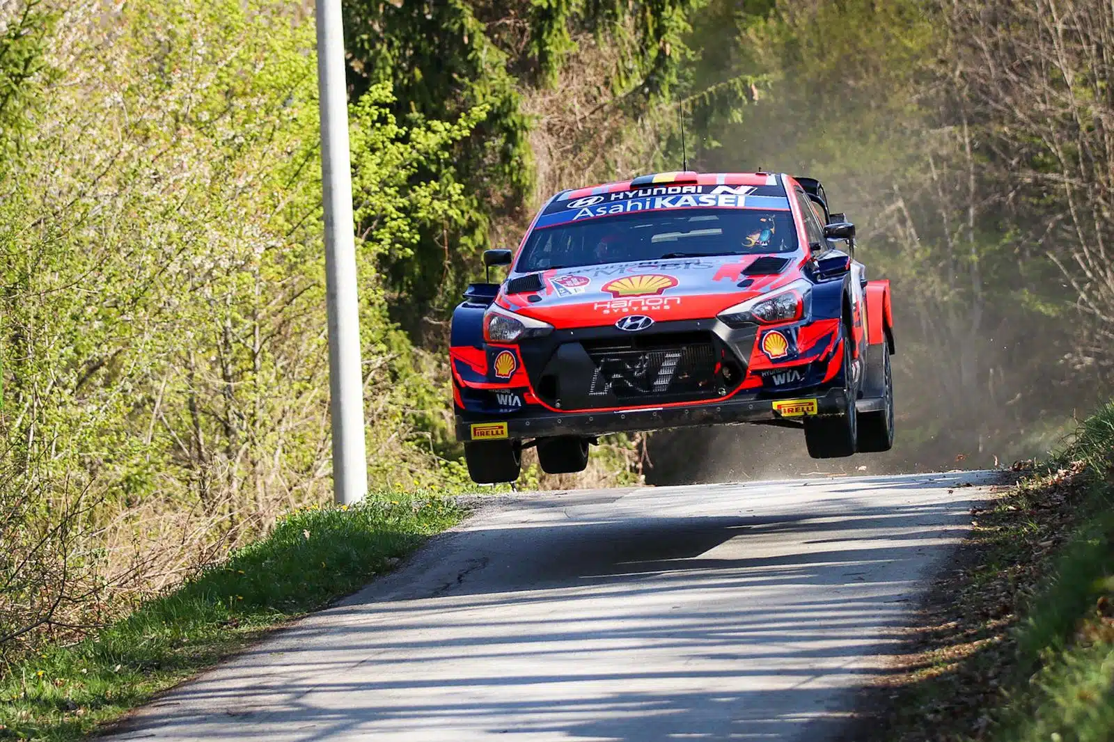 Lire la suite à propos de l’article WRC Croatie : Neuville devant, huit spéciales au programme du jour.