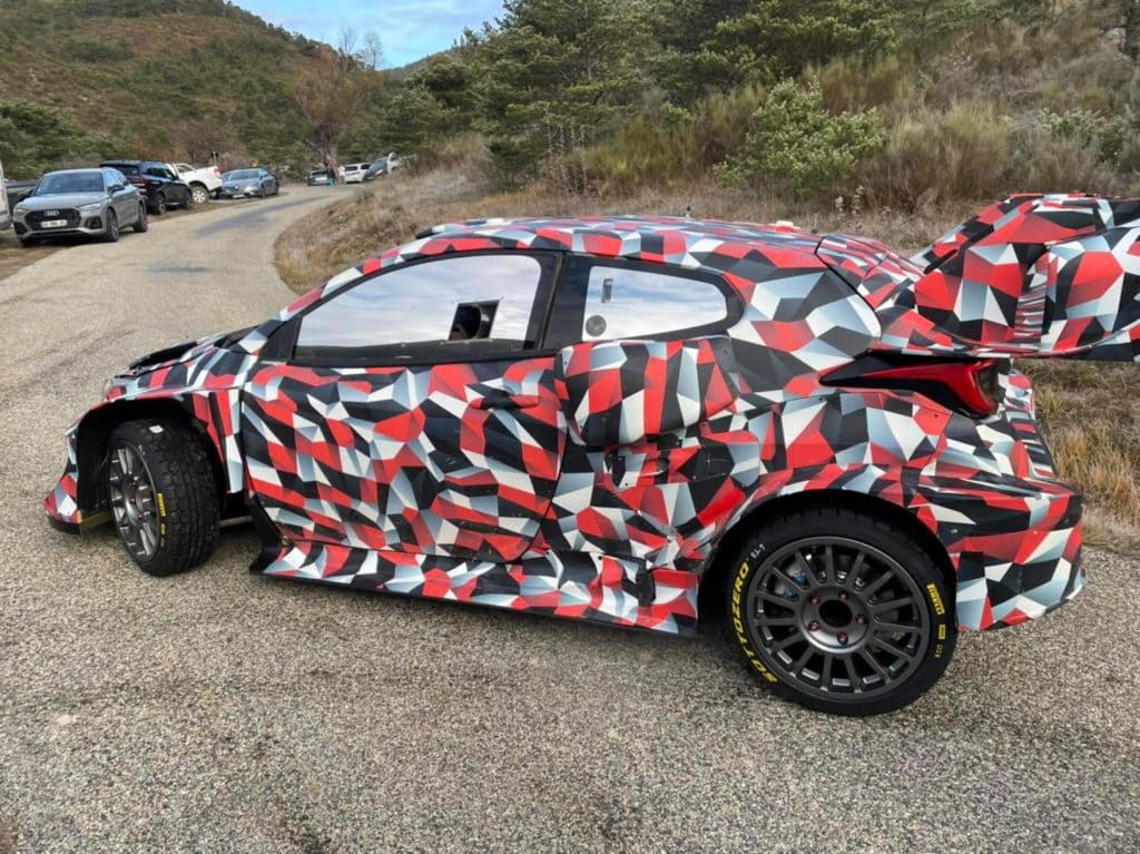 Kalle Rovanperä test la nouvelle Toyota Yaris Rally1 en France...