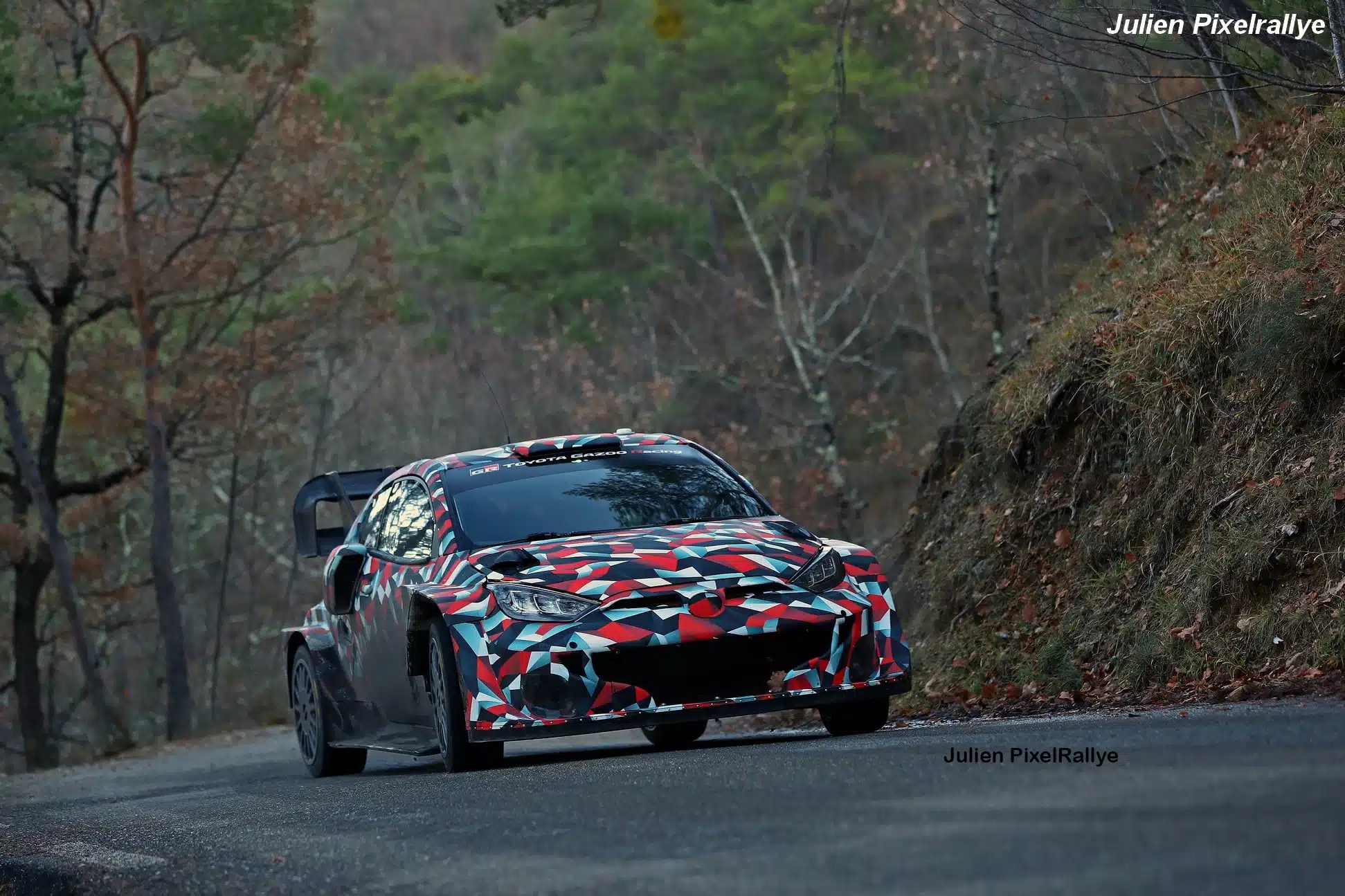 Lire la suite à propos de l’article Sébastien Ogier a découvert la Toyota Yaris Rally 1 Hybride ! (Vidéo)