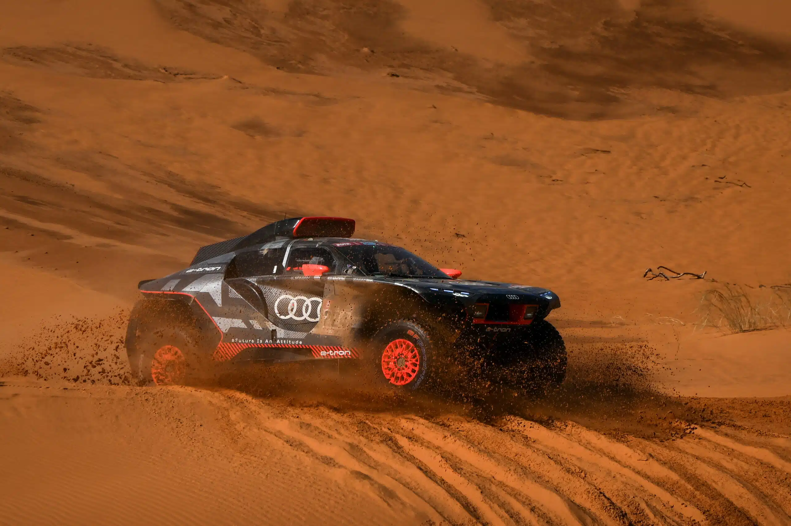 Lire la suite à propos de l’article Dakar 2022 : Un arrêt de la course envisagé par Jean-Yves Le Drian ?