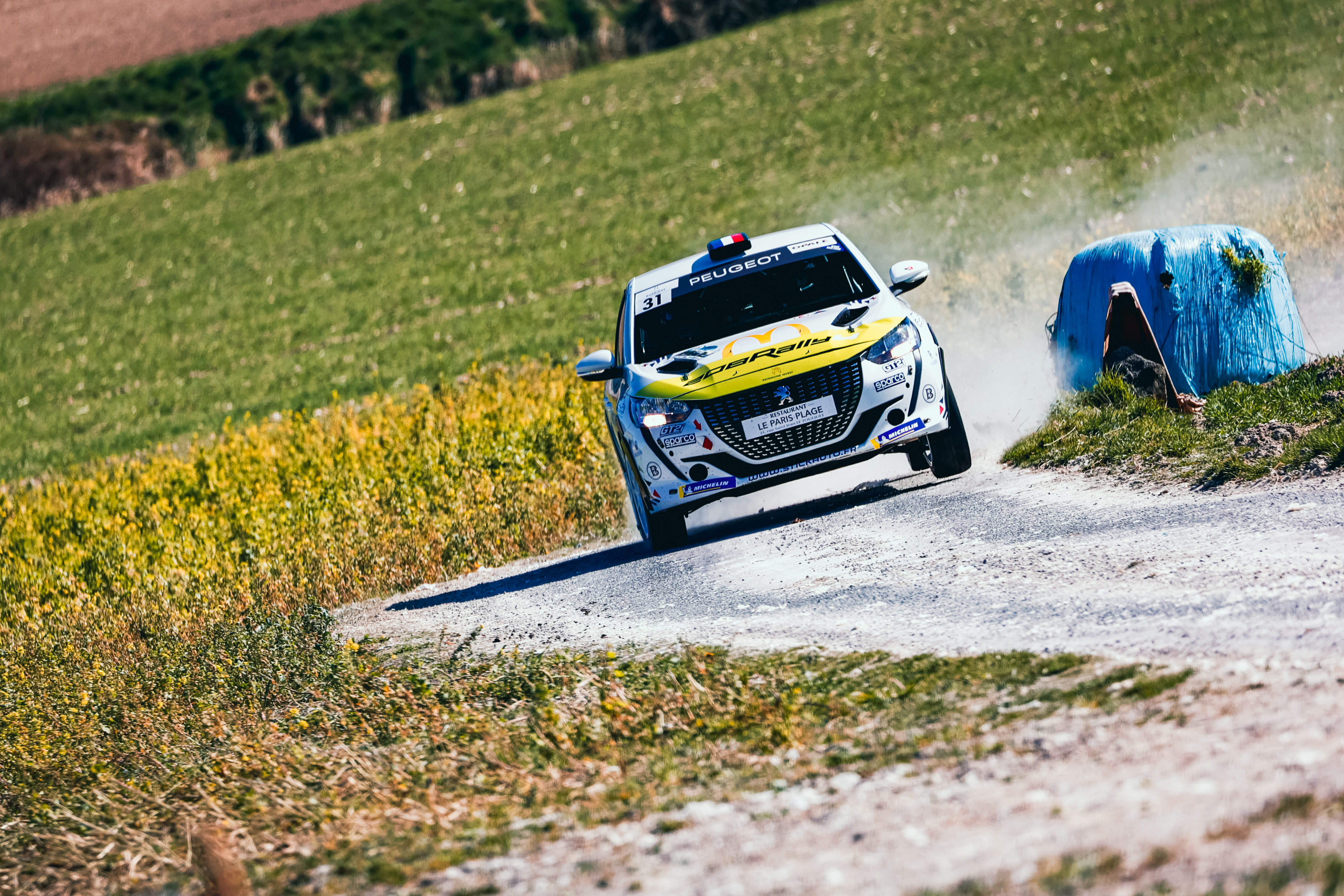 Lire la suite à propos de l’article Léo Rossel premier vainqueur de la Stellantis Motorsport Rally Cup !