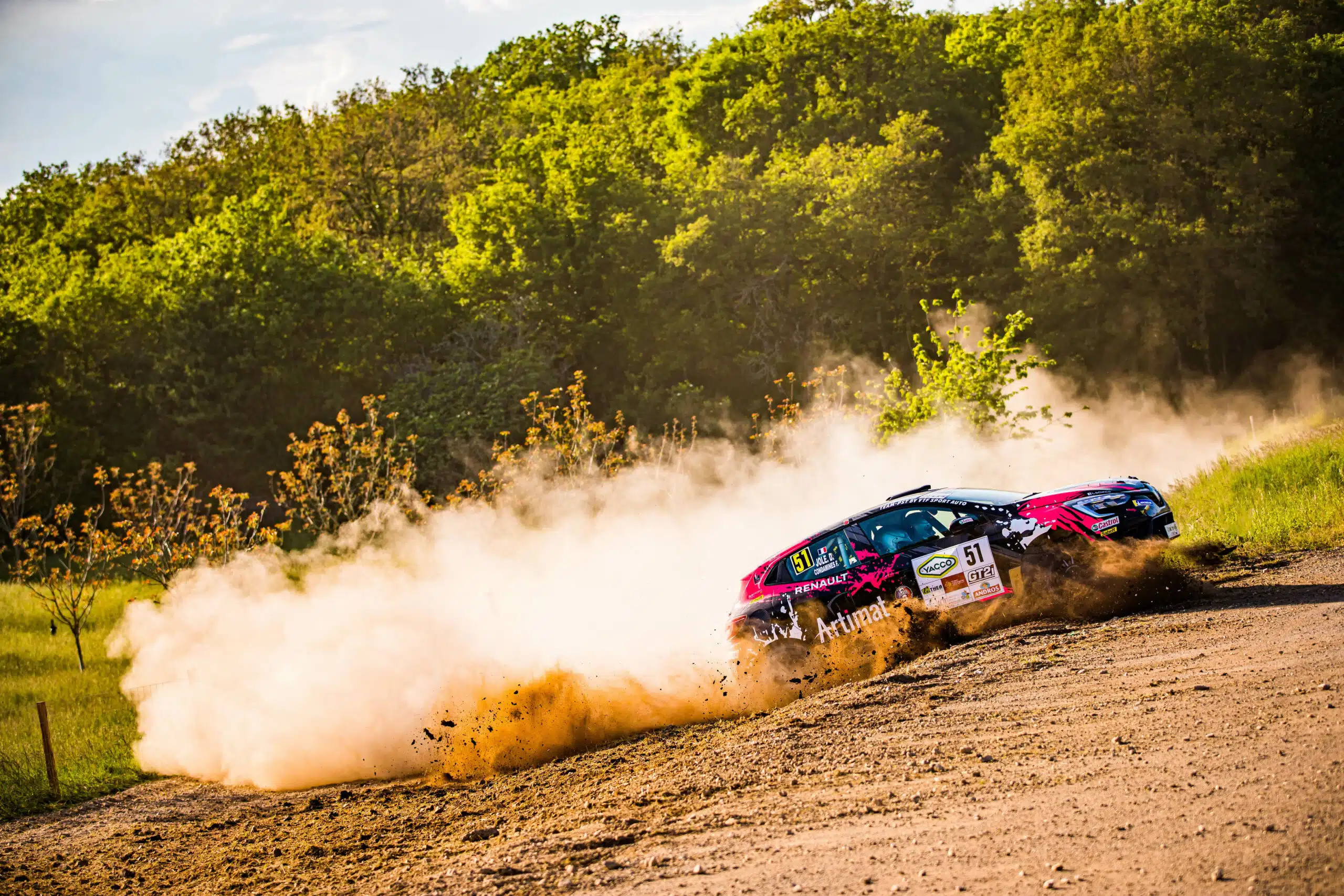 Lire la suite à propos de l’article Premier succès en Clio pour Florian Condamines !