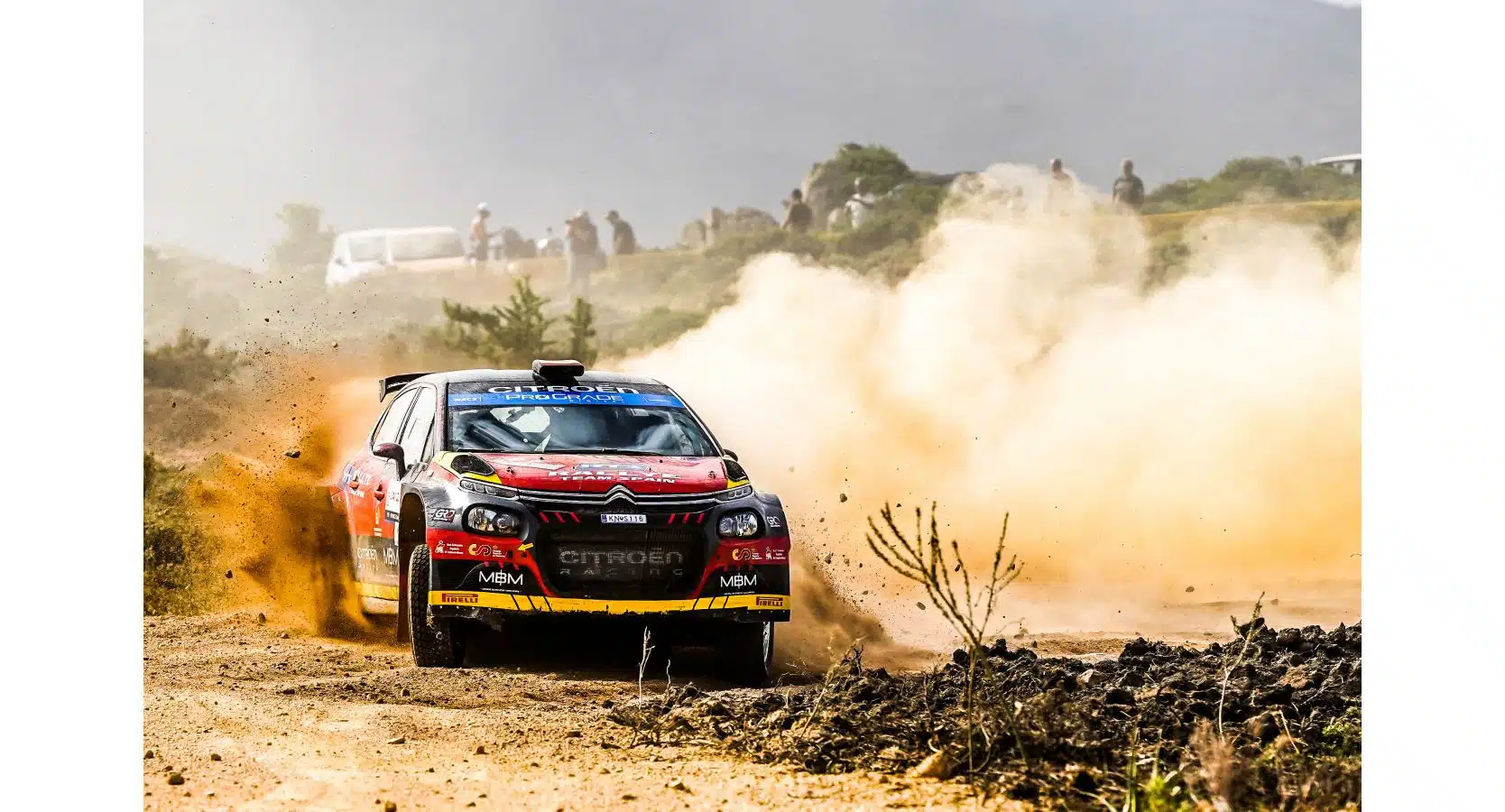 Lire la suite à propos de l’article Yohan Rossel reste leader en WRC2