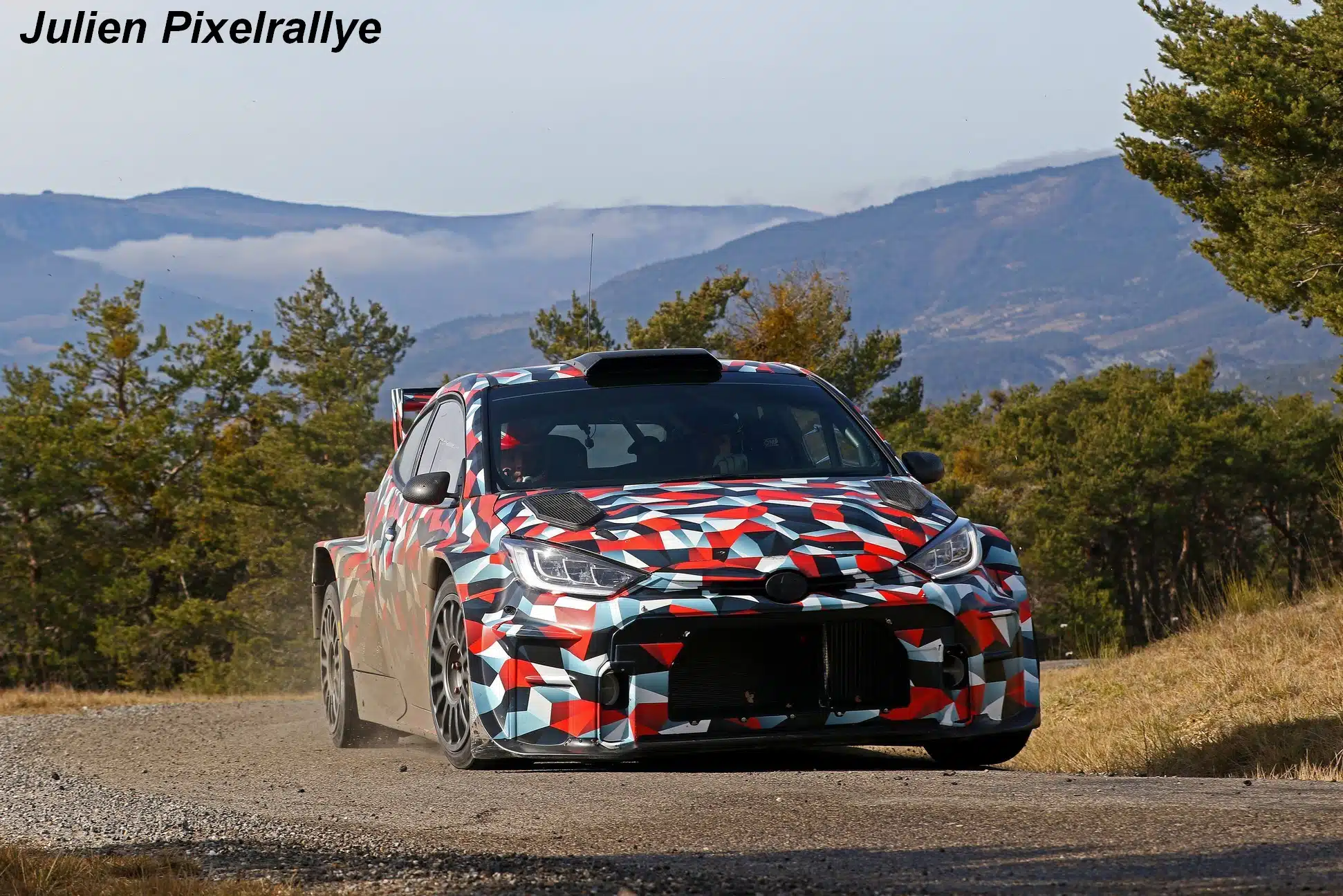 Lire la suite à propos de l’article Vidéo : La nouvelle Toyota GR Yaris Rally 2 en essais en France…