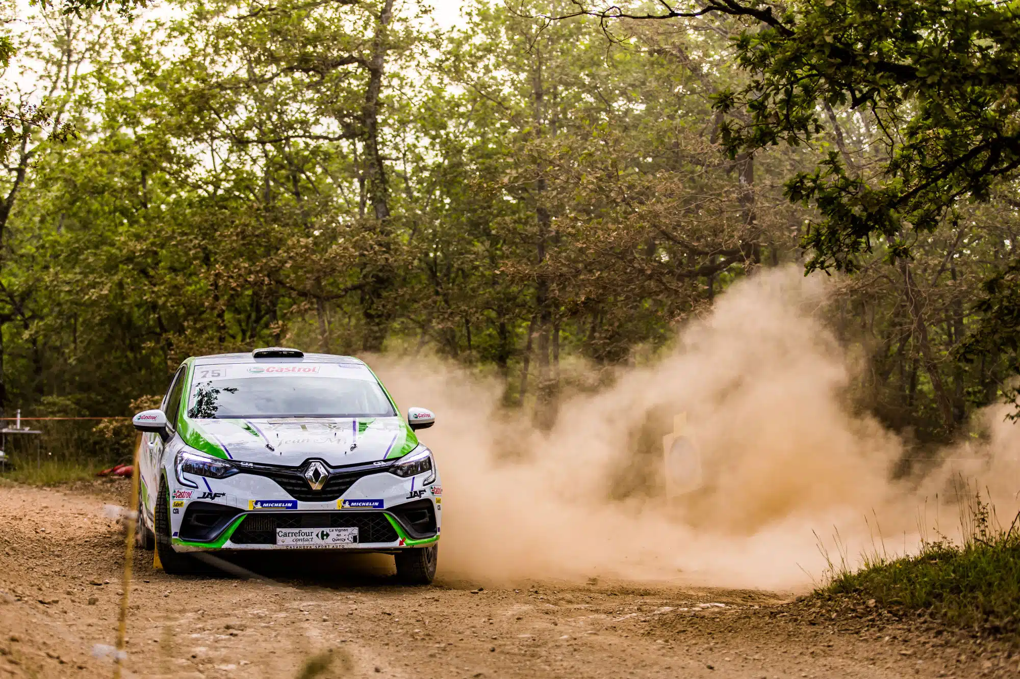 Lire la suite à propos de l’article Rendez-vous corse inédit pour le Clio Trophy France Terre…