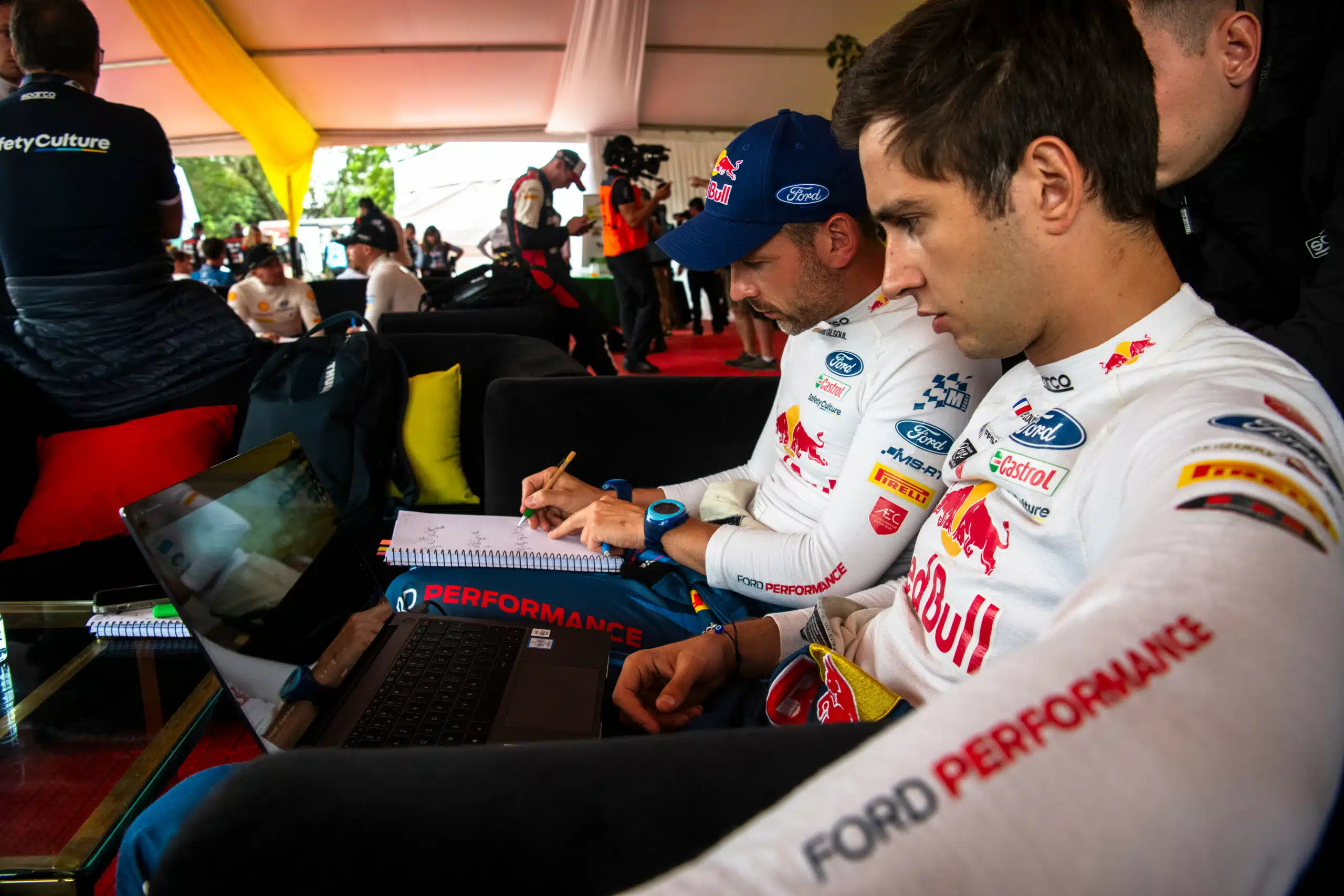 Lire la suite à propos de l’article Pierre-Louis Loubet s’engage en WRC2 avec… Skoda !