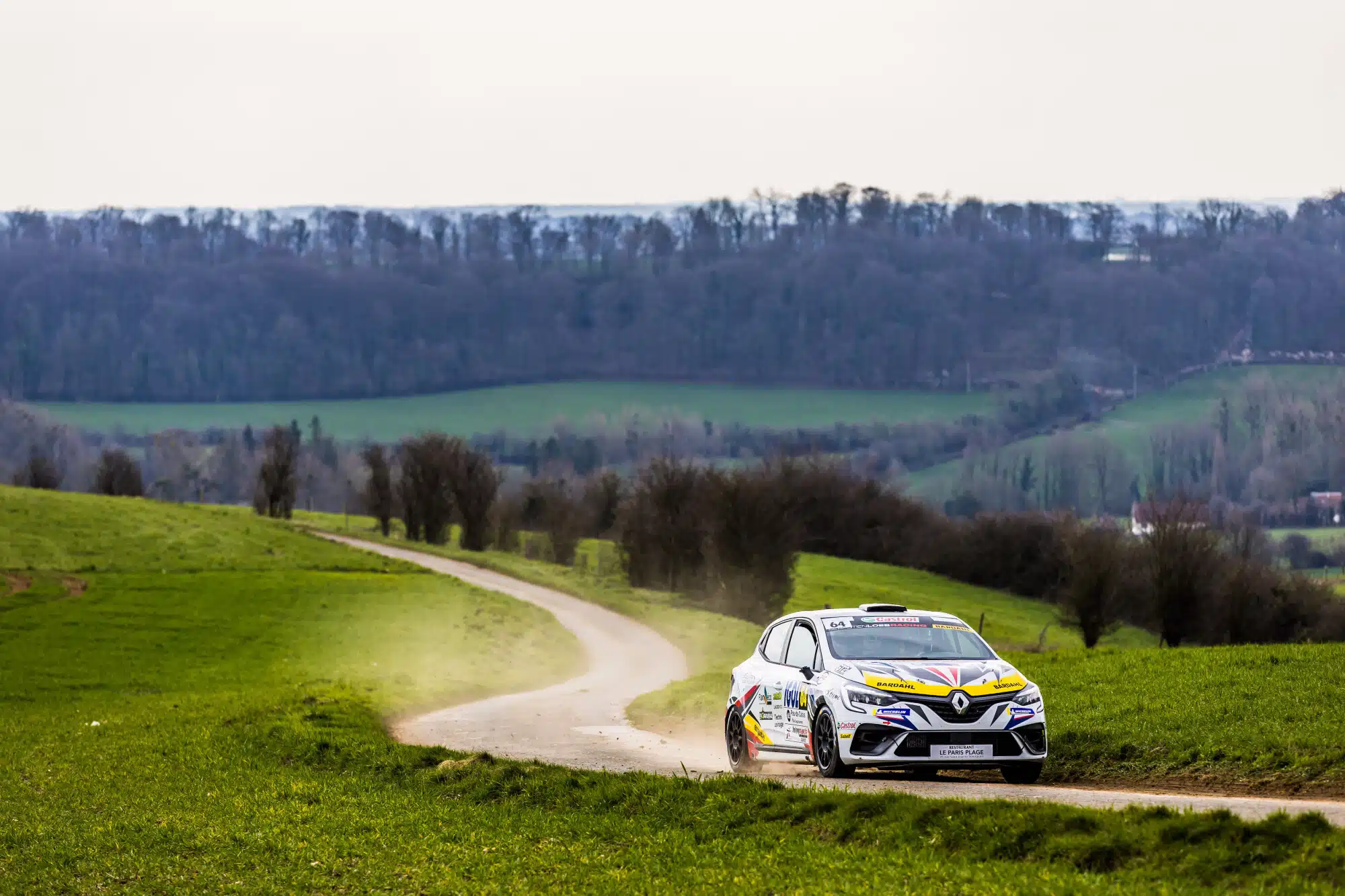 Lire la suite à propos de l’article Clio Trophy France Asphalte 2024 : Trente-huit équipages pour lancer la saison au Touquet