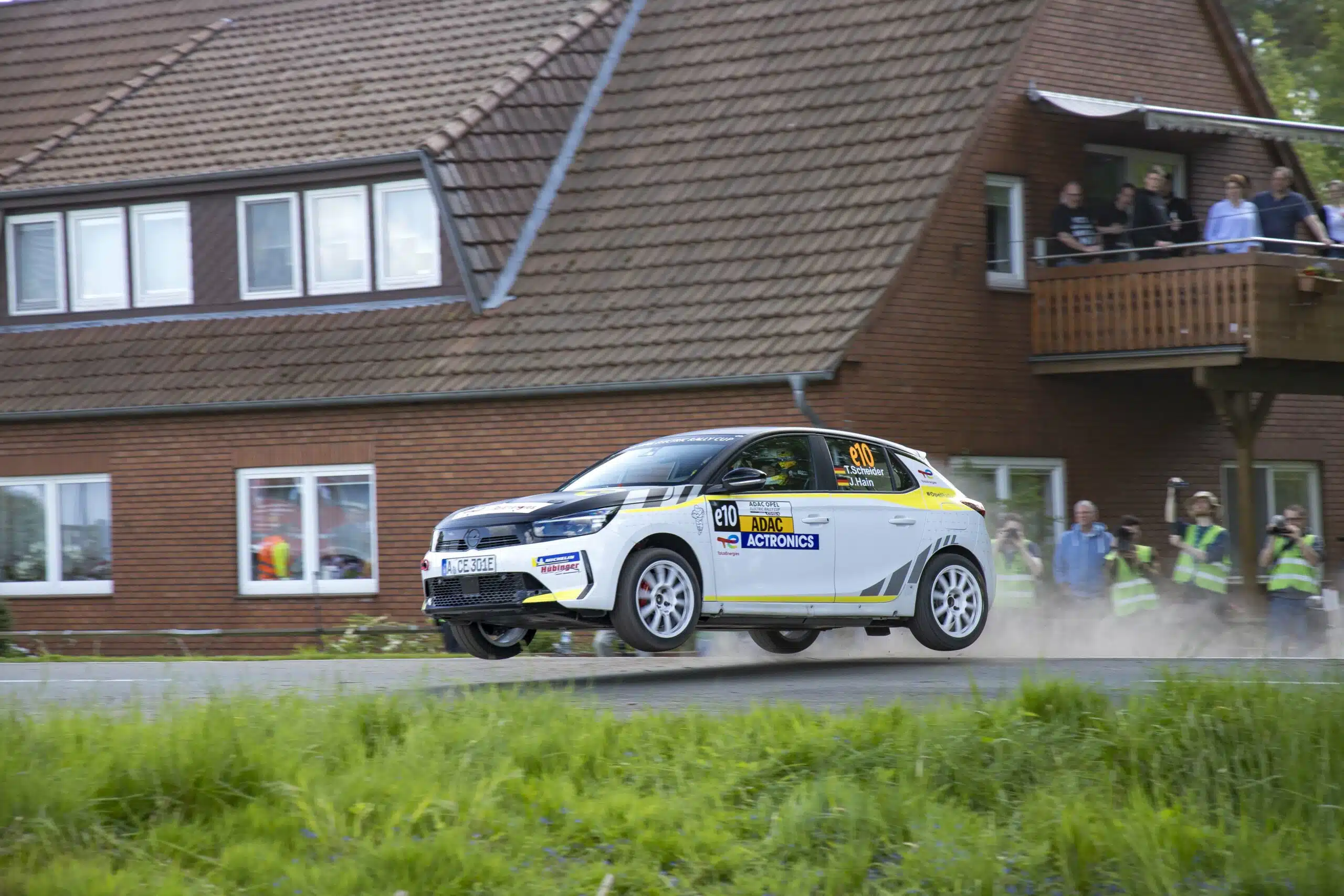 You are currently viewing ADAC Opel Electric Rally Cup : Opel se distingue par sa responsabilité écologique