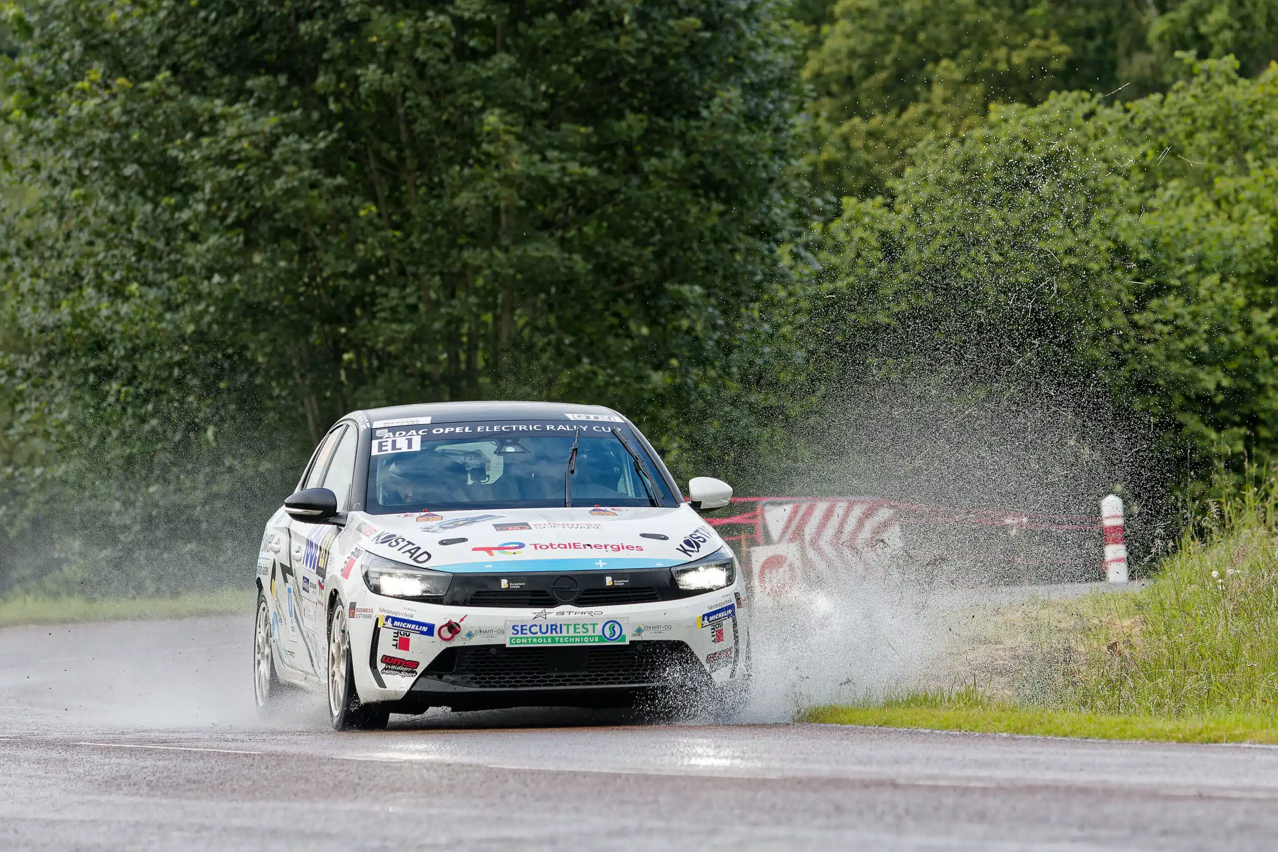 You are currently viewing L&rsquo;Opel Corsa Rally Electric maîtrise la rigueur des Vosges