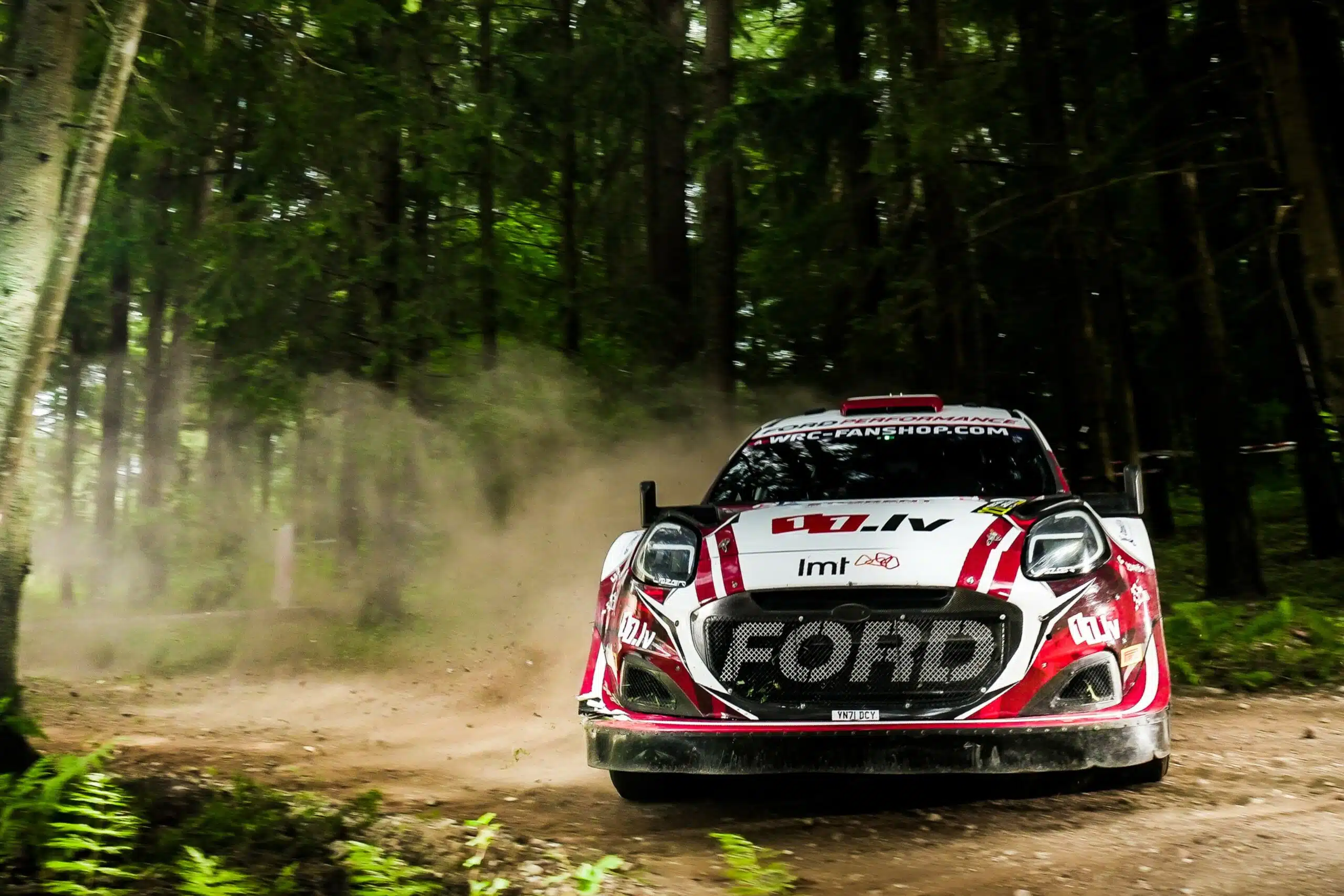 Lire la suite à propos de l’article Mārtiņš Sesks boucle sa saison WRC en Arabie Saoudite grâce à un nouveau partenaire