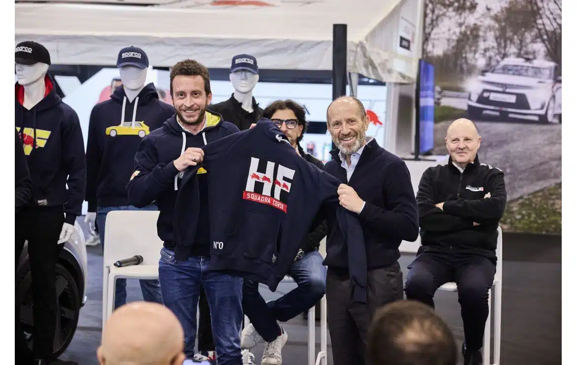 You are currently viewing Une ligne de vêtements de sport coproduite par Lancia et Sparco