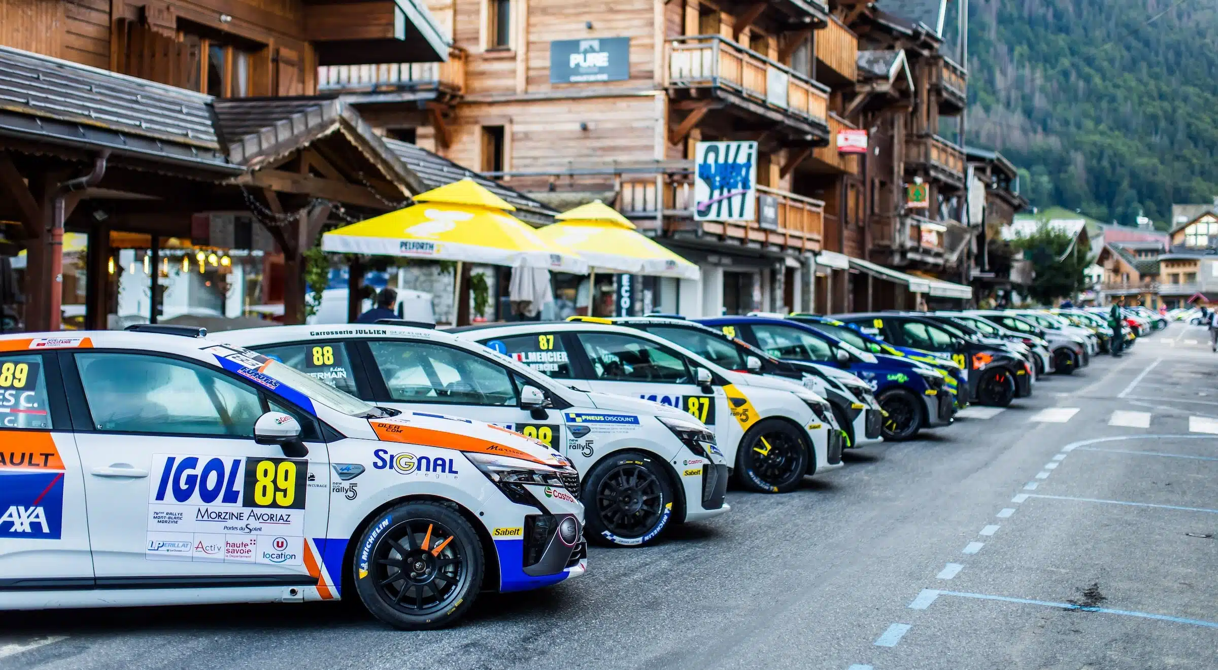 Lire la suite à propos de l’article Départ imminent pour les Clio Trophy France Asphalte et Terre