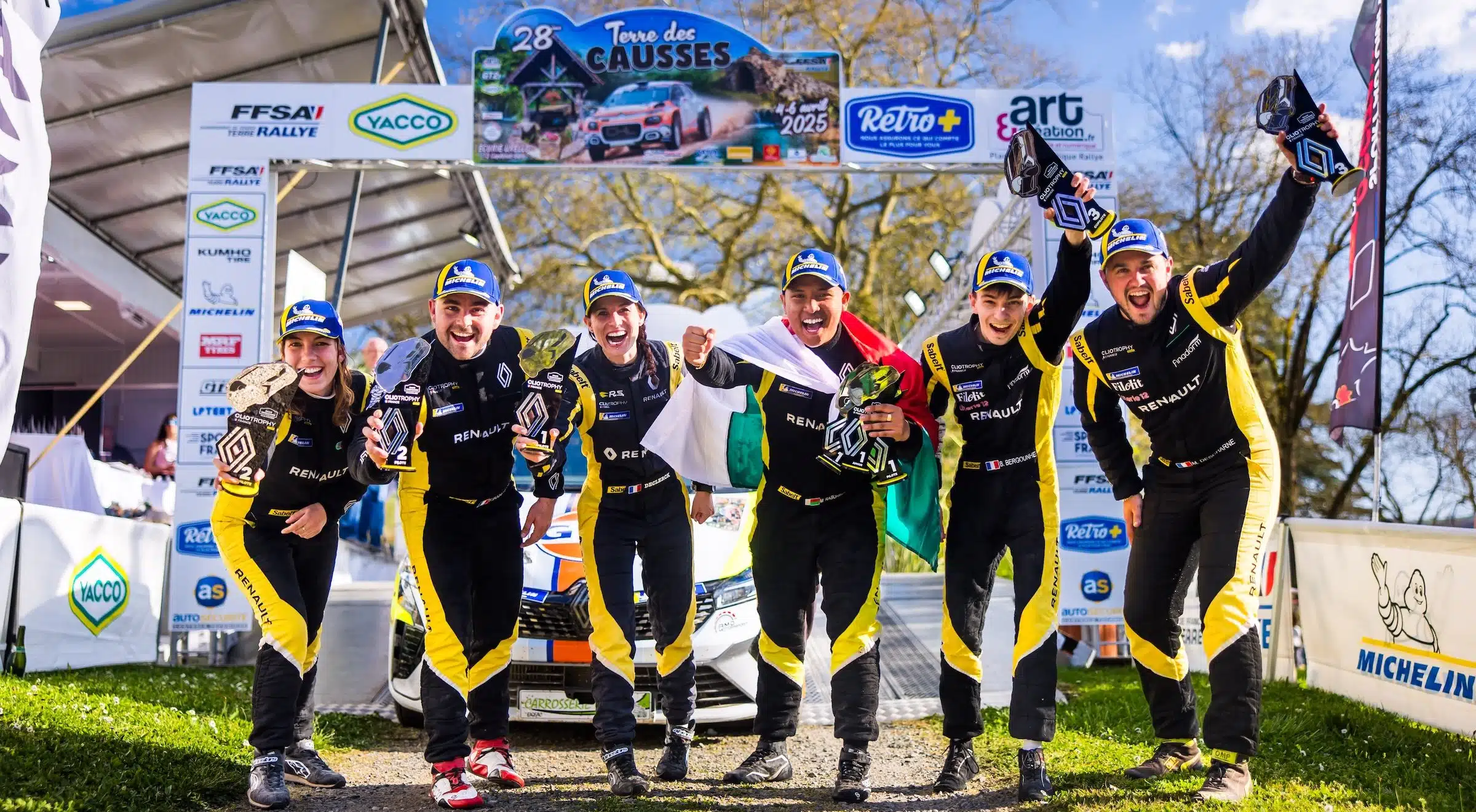 Lire la suite à propos de l’article Clio Trophy France Terre : Rasoamaromaka donne le tempo dans les Causses