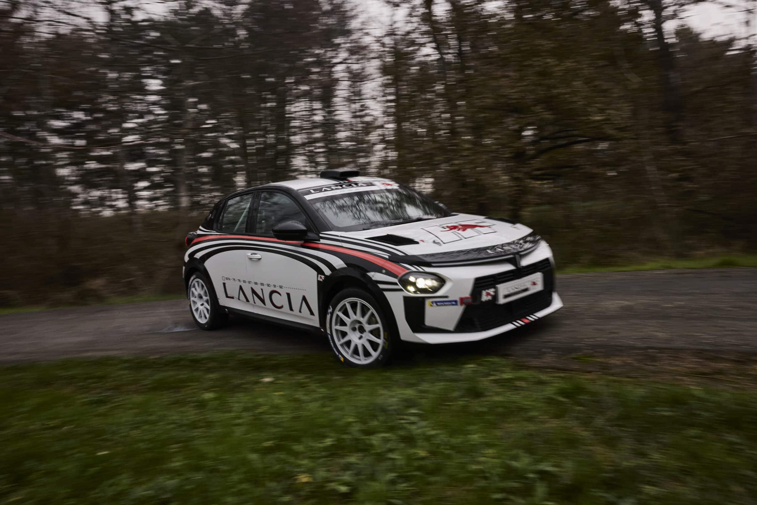 Lire la suite à propos de l’article Yoann Bonato et Benjamin Boulloud en Lancia Ypsilon Rally4 HFà la montagne noire !