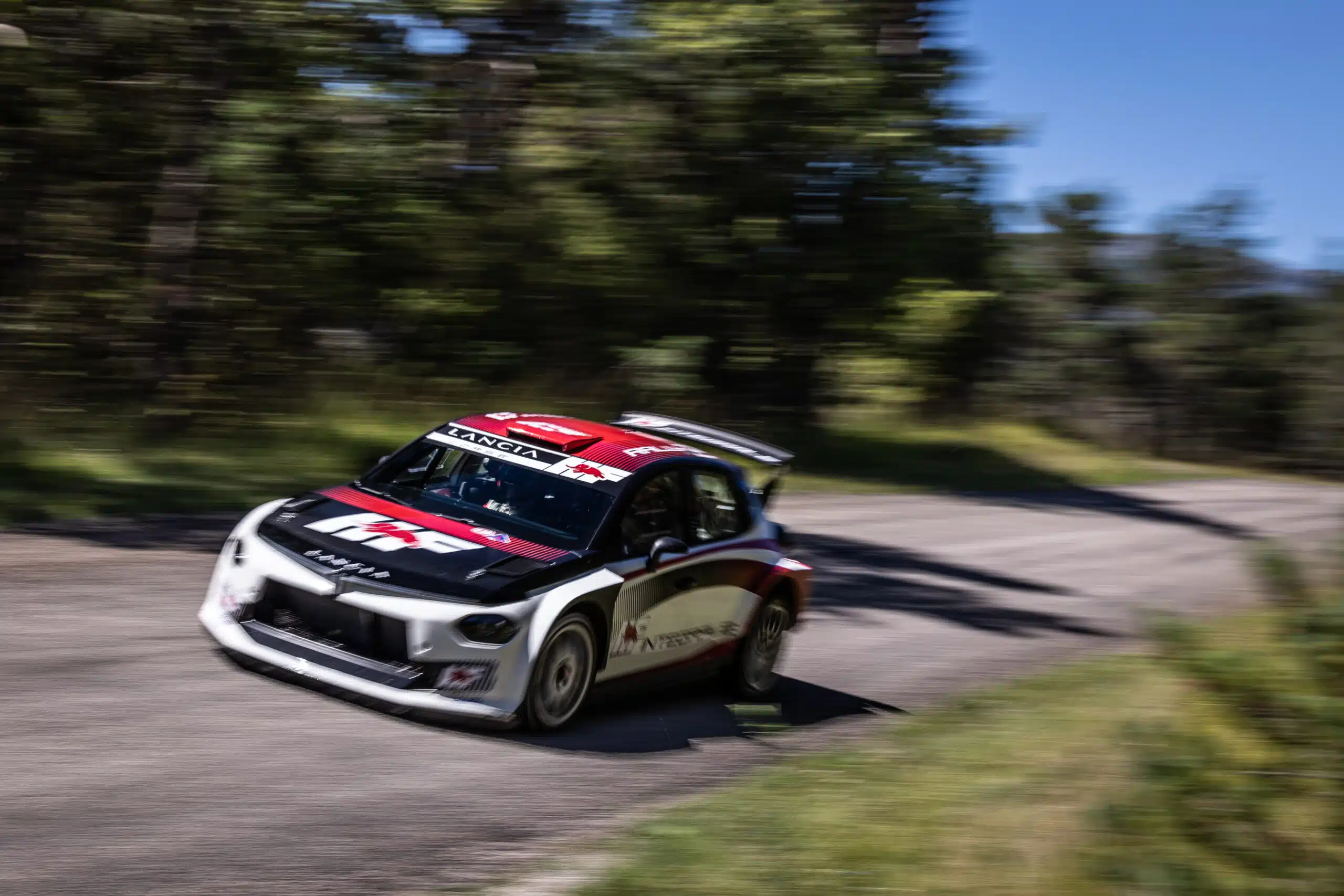 You are currently viewing Lancia au Brussels Motor Show 2026 : Présentation de l&rsquo;Ypsilon Rally2 HF Integrale