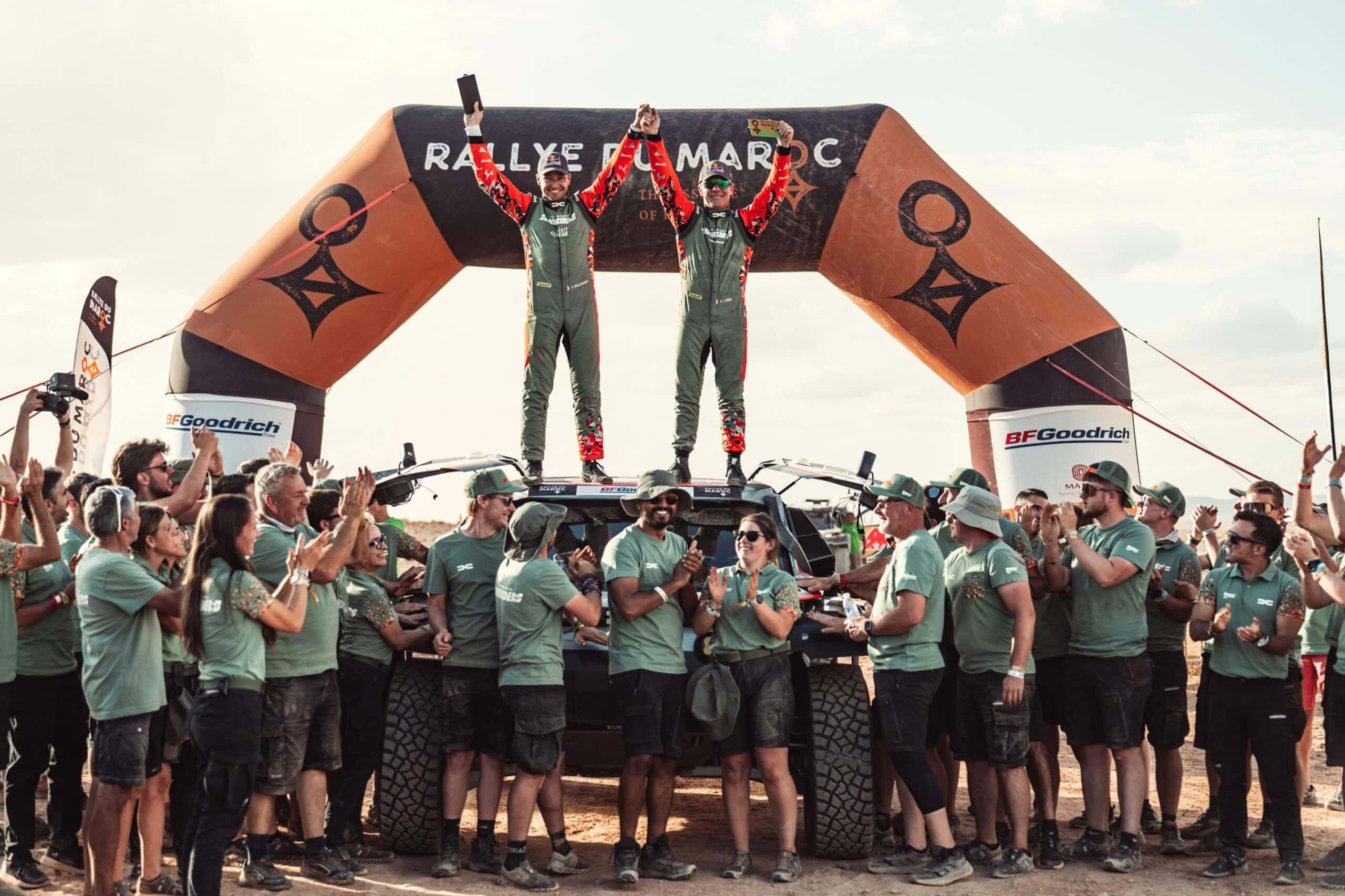 Lire la suite à propos de l’article Double succès pour les Dacia Sandriders : Sébastien Loeb s&rsquo;impose au Maroc, Edouard Boulanger sacré Champion du Monde des Navigateurs