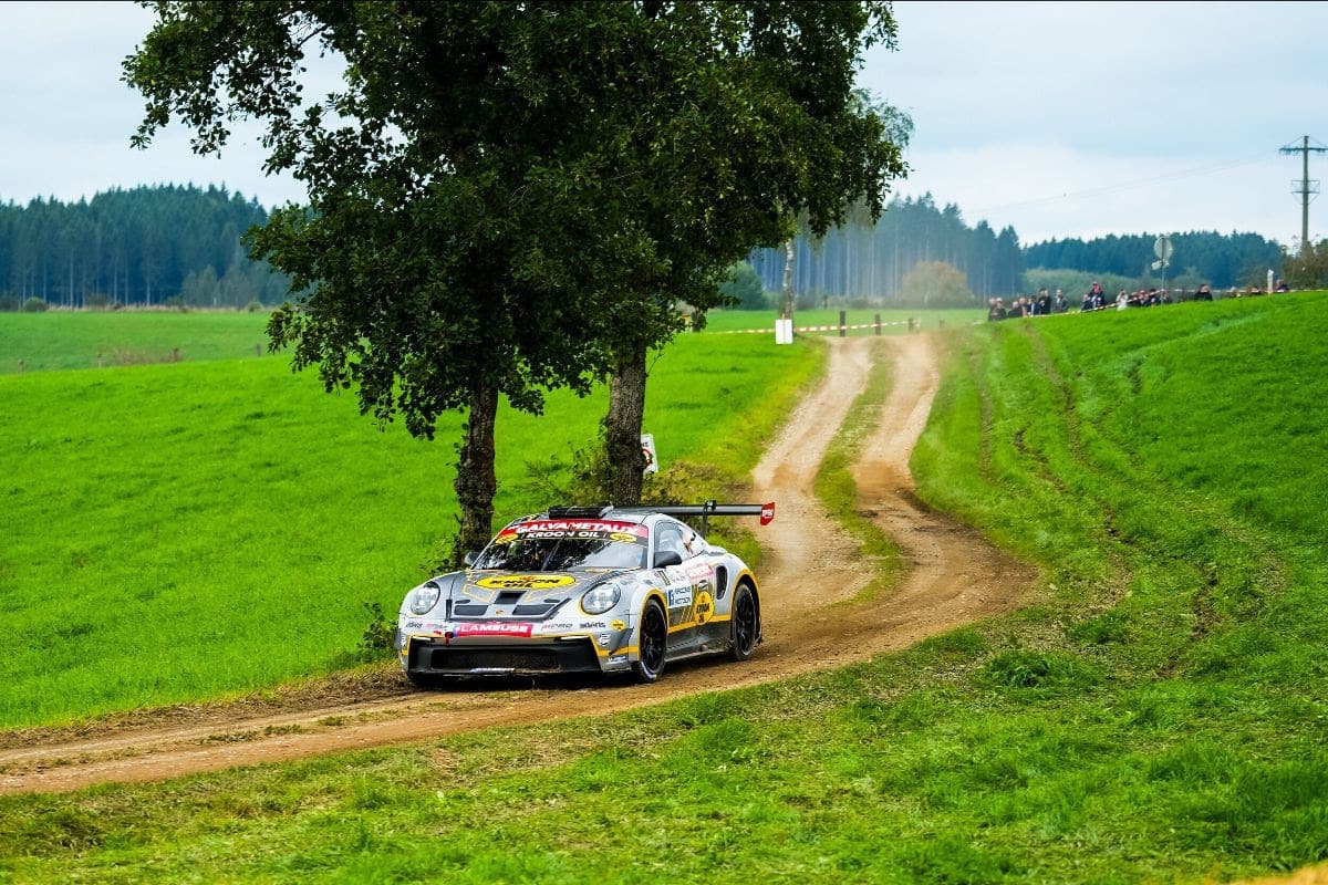 Lire la suite à propos de l’article Spa Rally 2025 : Quatre Porsche 992 Rally GT au départ !