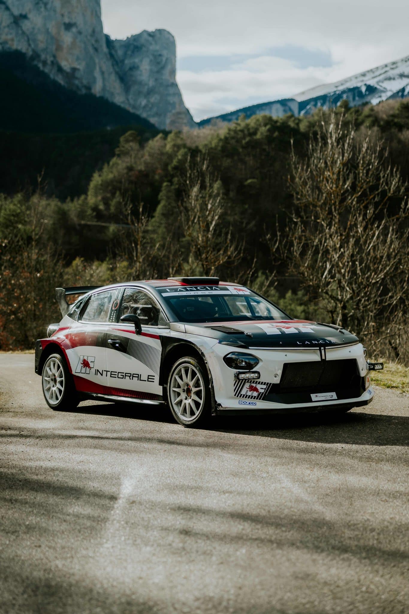 Lire la suite à propos de l’article Lancia de retour au Rallye Monte-Carlo : première mondiale en WRC2 pour Lancia Ypsilon Rally2 HF Integrale