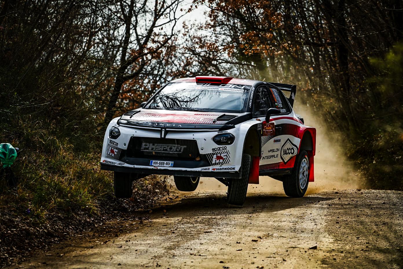 You are currently viewing Lancia engrange une expérience précieuse sur la terre au Rally Città di Foligno