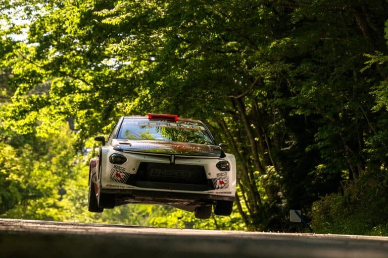 Nikolay Gryazin s’impose au Japon et prend la tête du championnat WRC2
