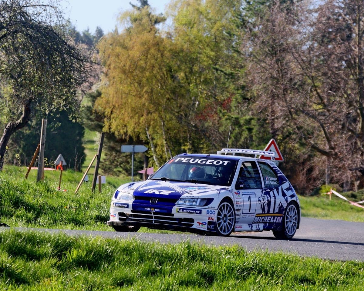 You are currently viewing Ardeca Ypres Historic Rally : François Delecour au départ sur la Peugeot 306 Maxi