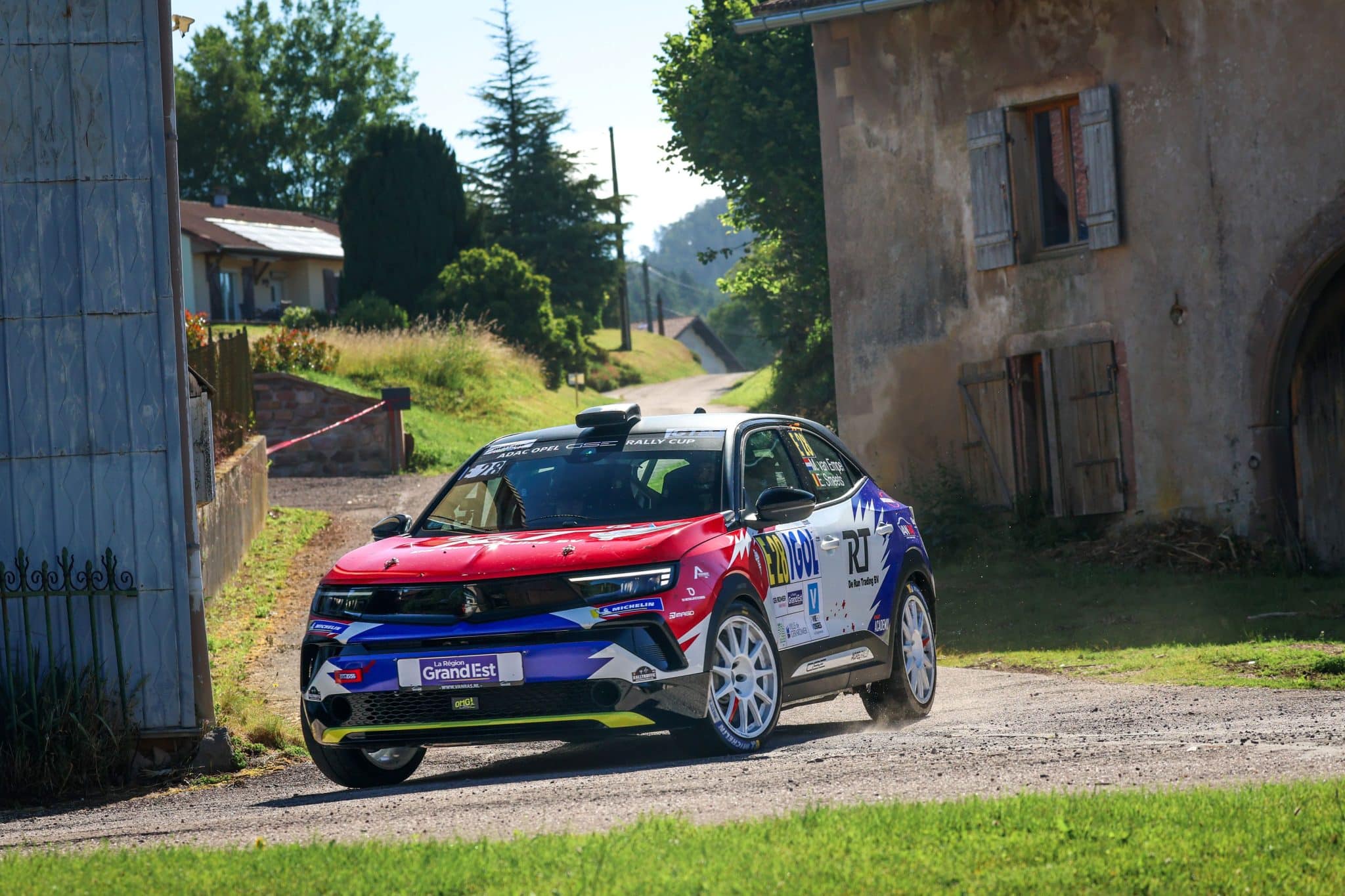 Lire la suite à propos de l’article Rallye de Weiz : première historique pour l&rsquo;Opel Mokka GSE électrique