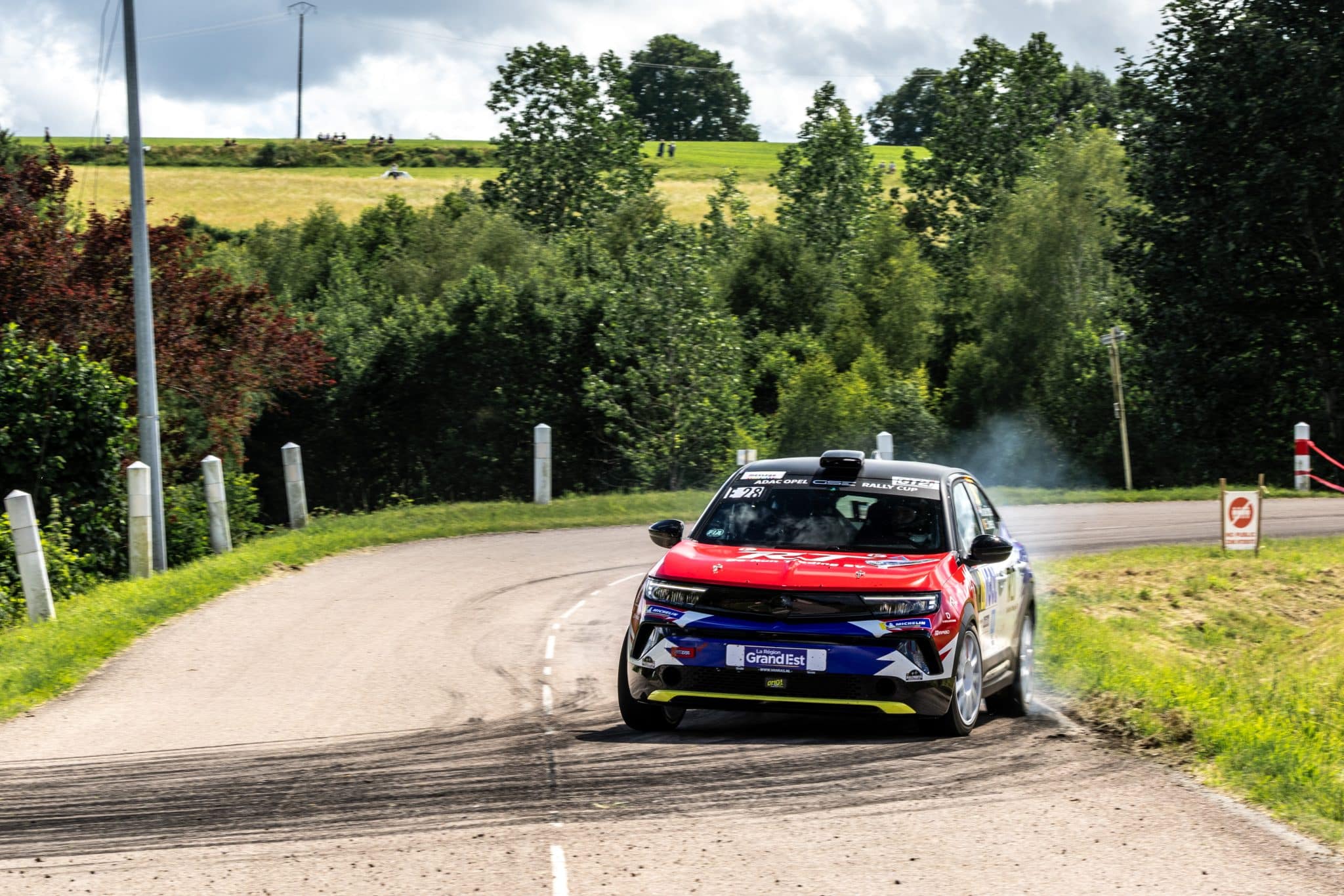 Lire la suite à propos de l’article Opel GSE Rally Cup 2026 : la recharge mobile qui change tout